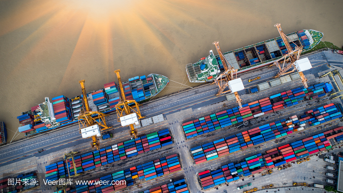 集裝箱船用于進出口和(hé)商業物流,由起重機,貿易港口,海運貨物到港